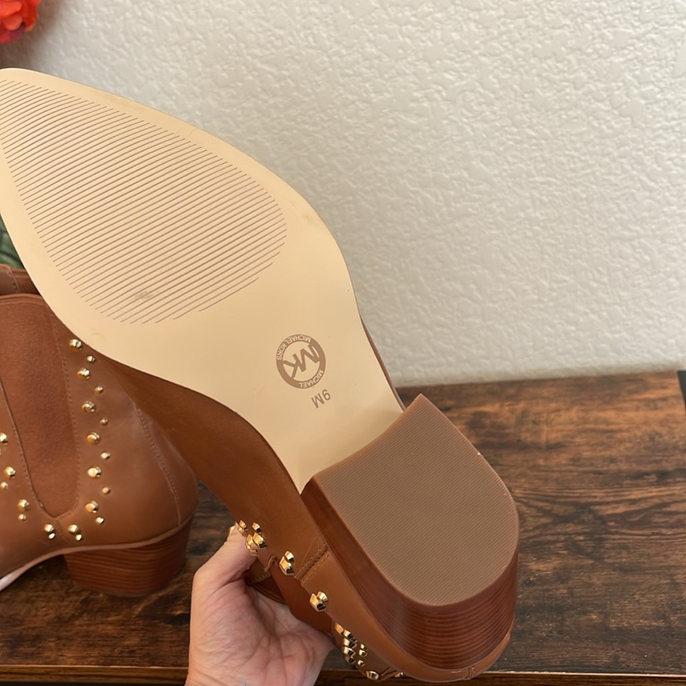 🆕 Michael Kors Kinlee Astor Studded Leather Ankle Boot - Picture 9 of 10